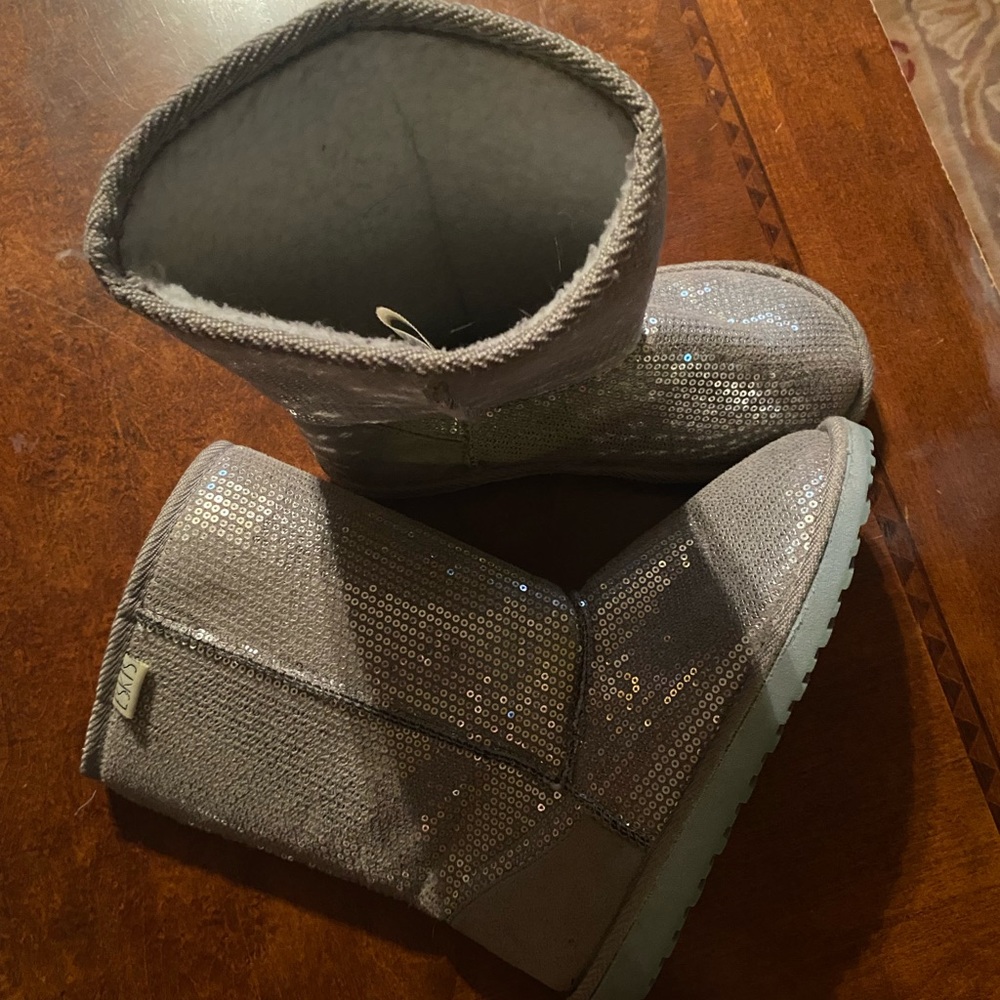 Eskis grey Ugg boots